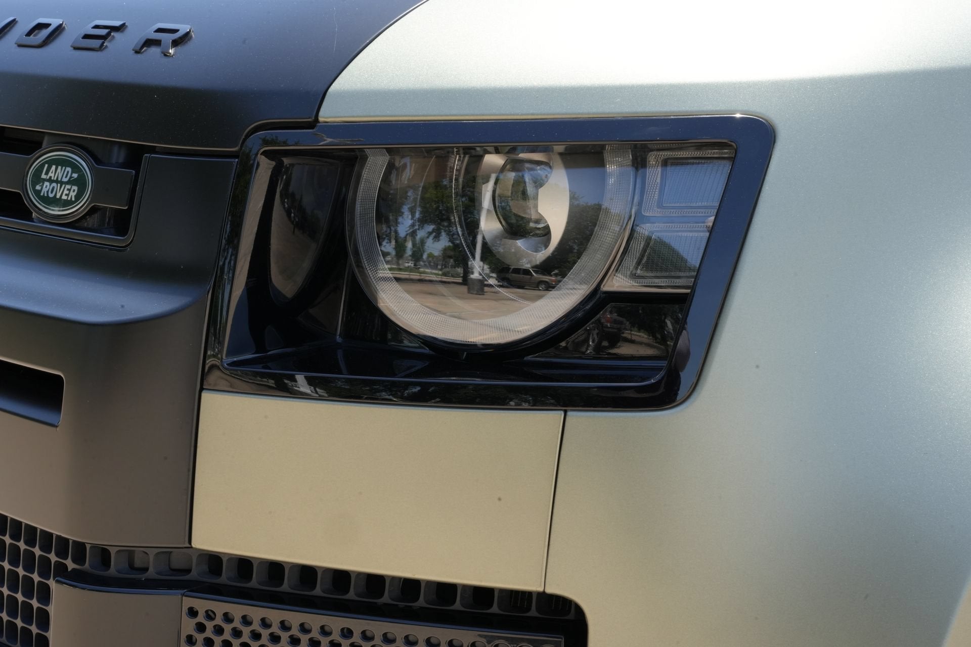 2025 Land Rover Defender X