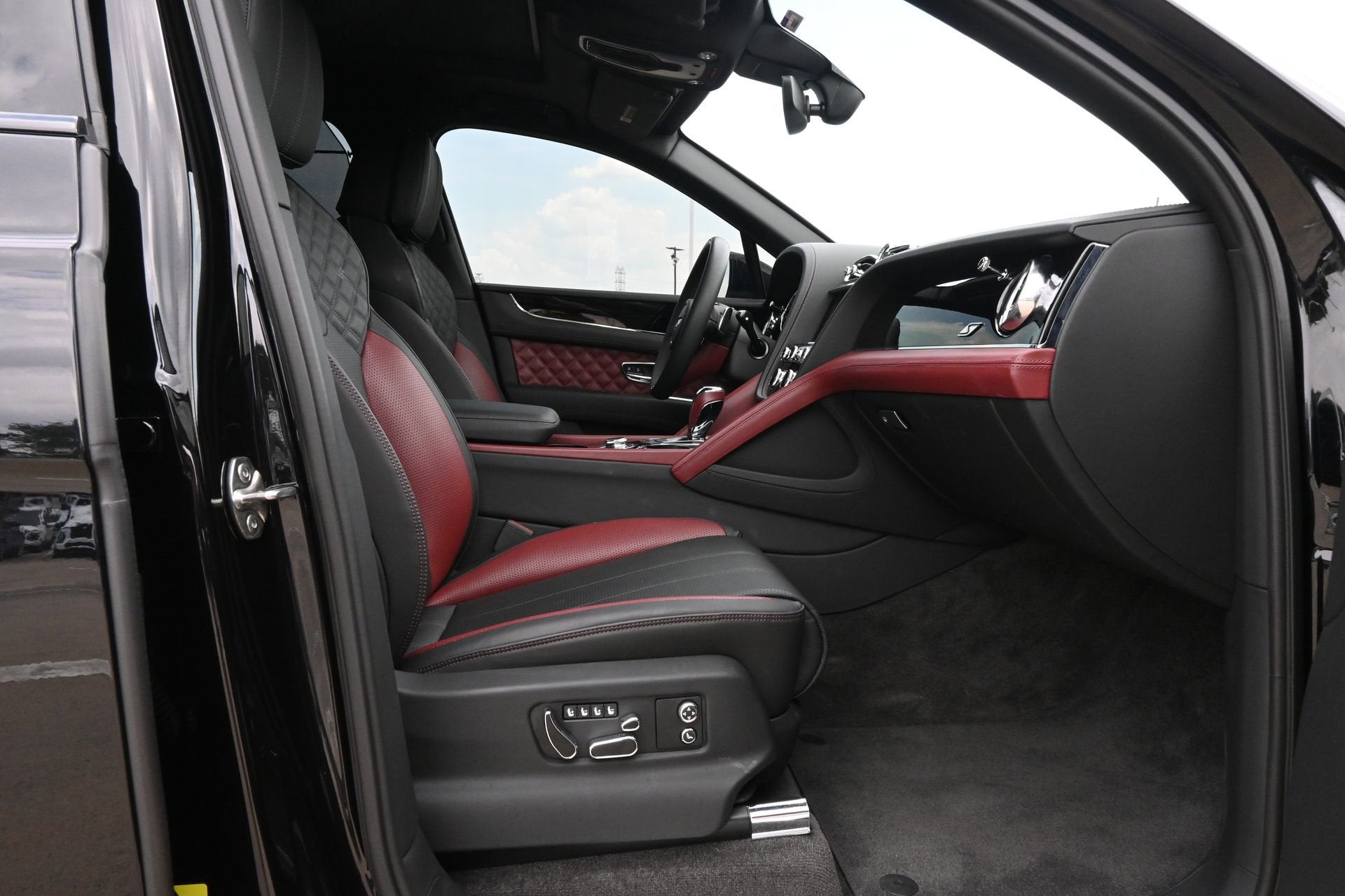 2024 Bentley Bentayga V8