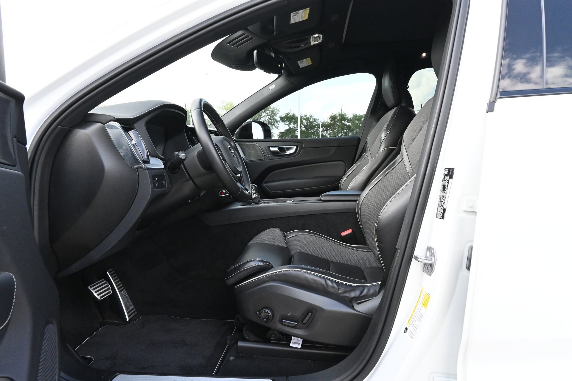 2021 Volvo XC60 R-Design