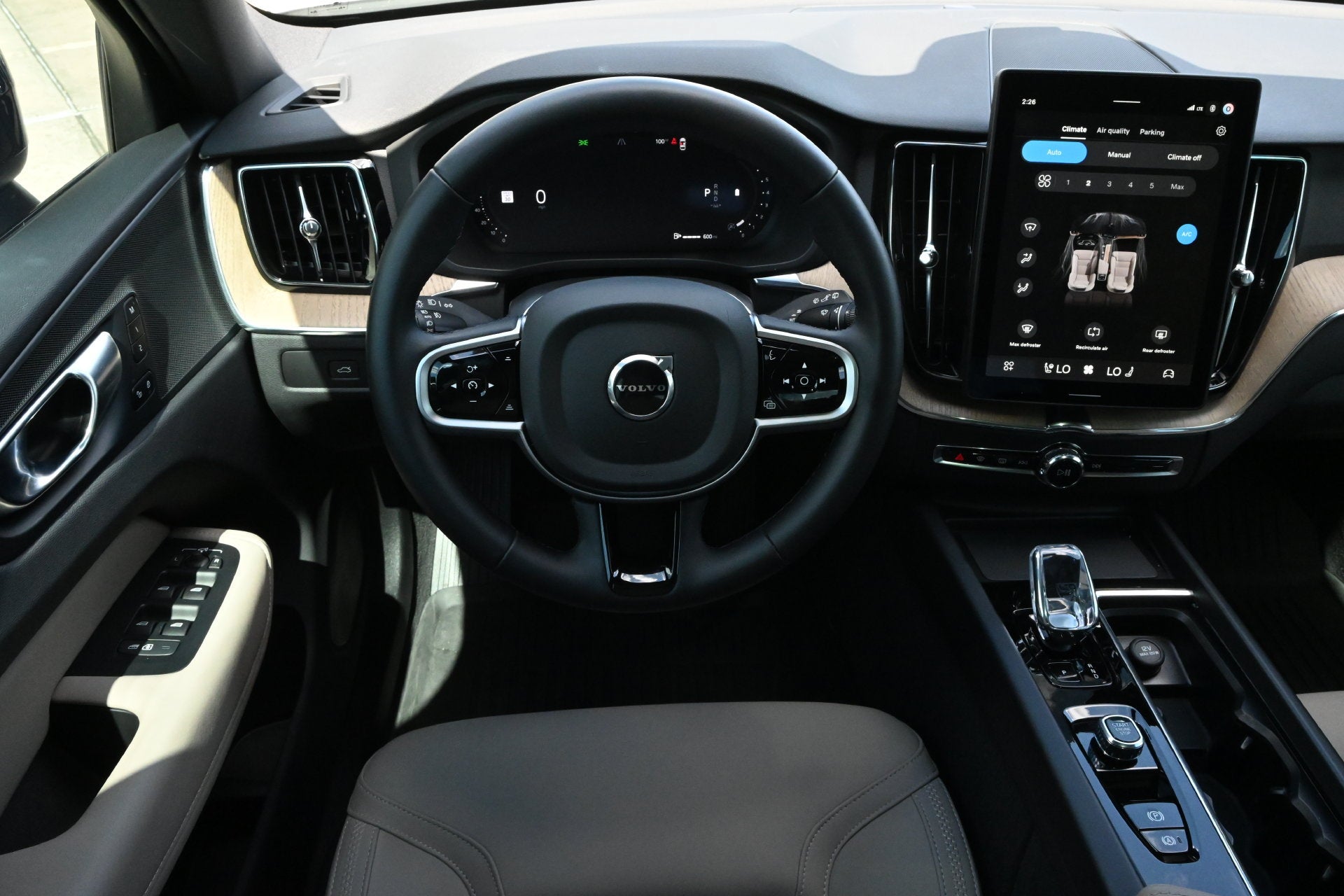 2026 Volvo XC60 Plus