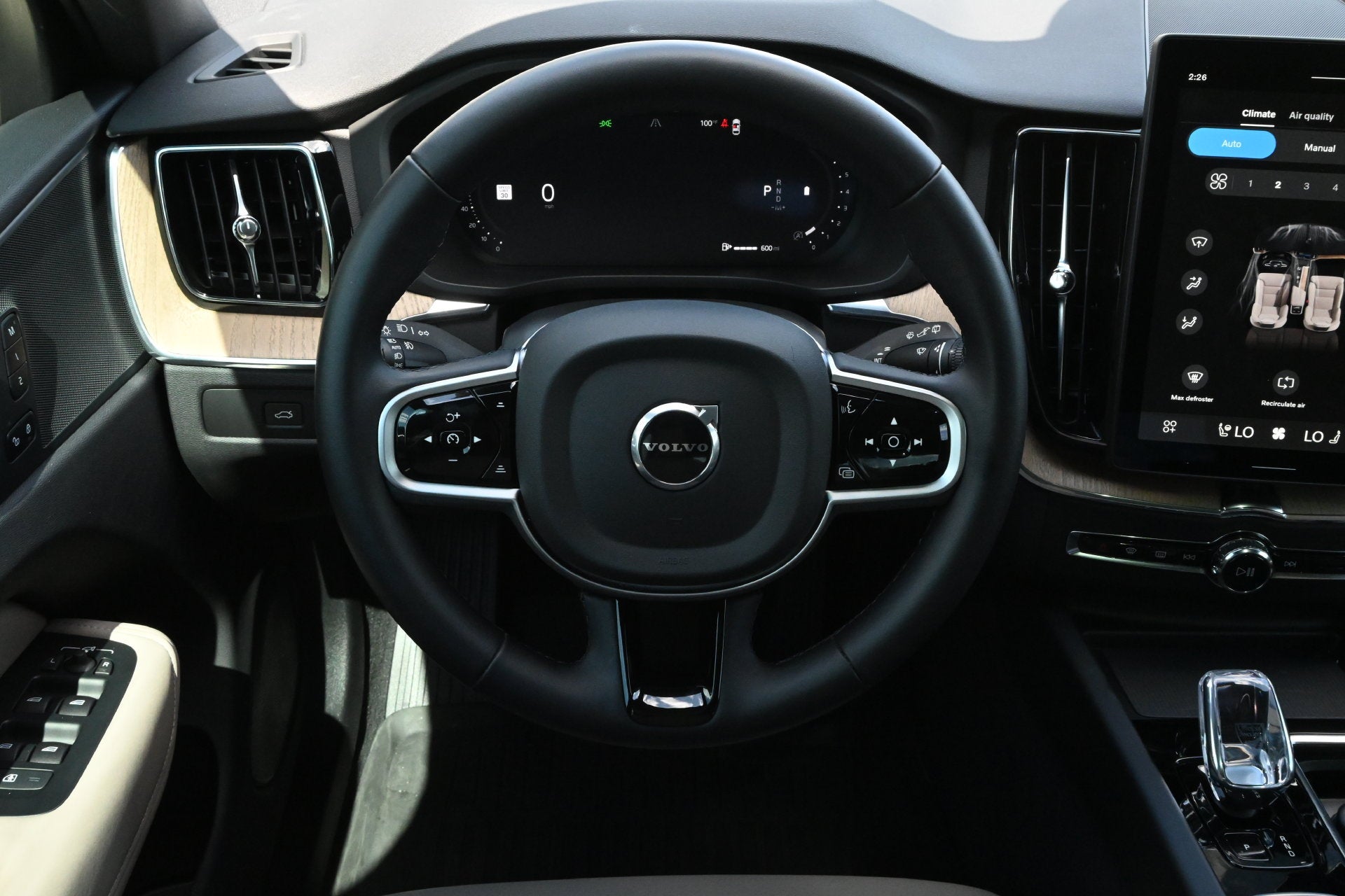 2026 Volvo XC60 Plus