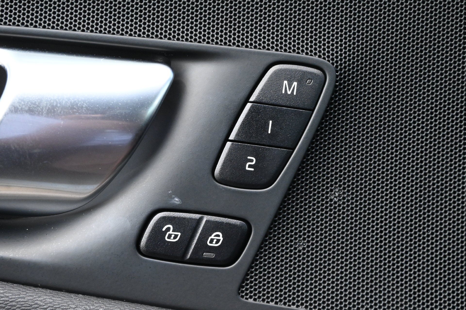 2026 Volvo XC60 Plus