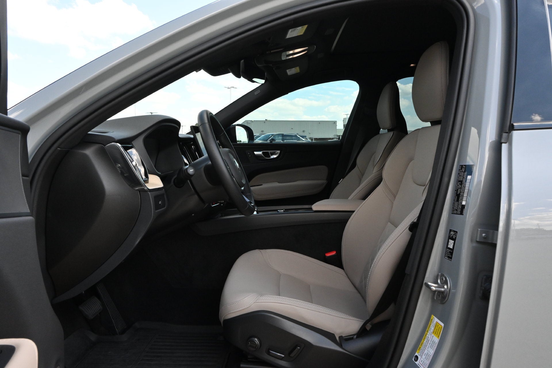 2026 Volvo XC60 Plus