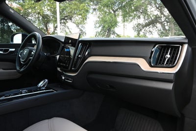 2026 Volvo XC60 Plus