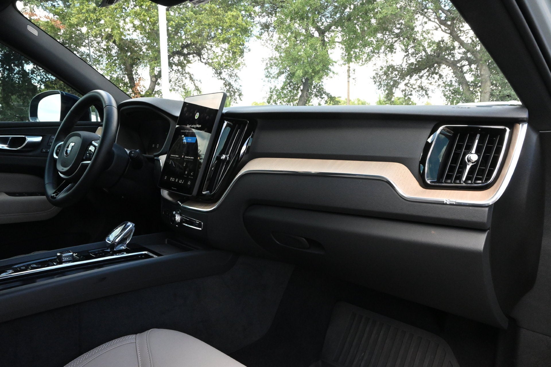 2026 Volvo XC60 Plus