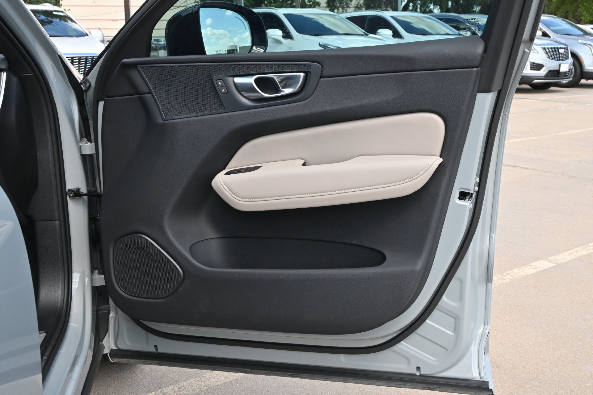 2026 Volvo XC60 Plus